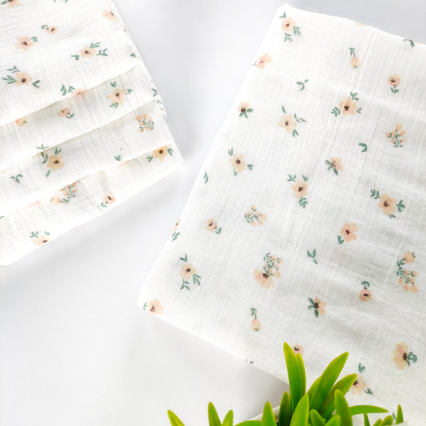 Combo of 2 Muslin Swaddles ( Giraffe , Flowers )