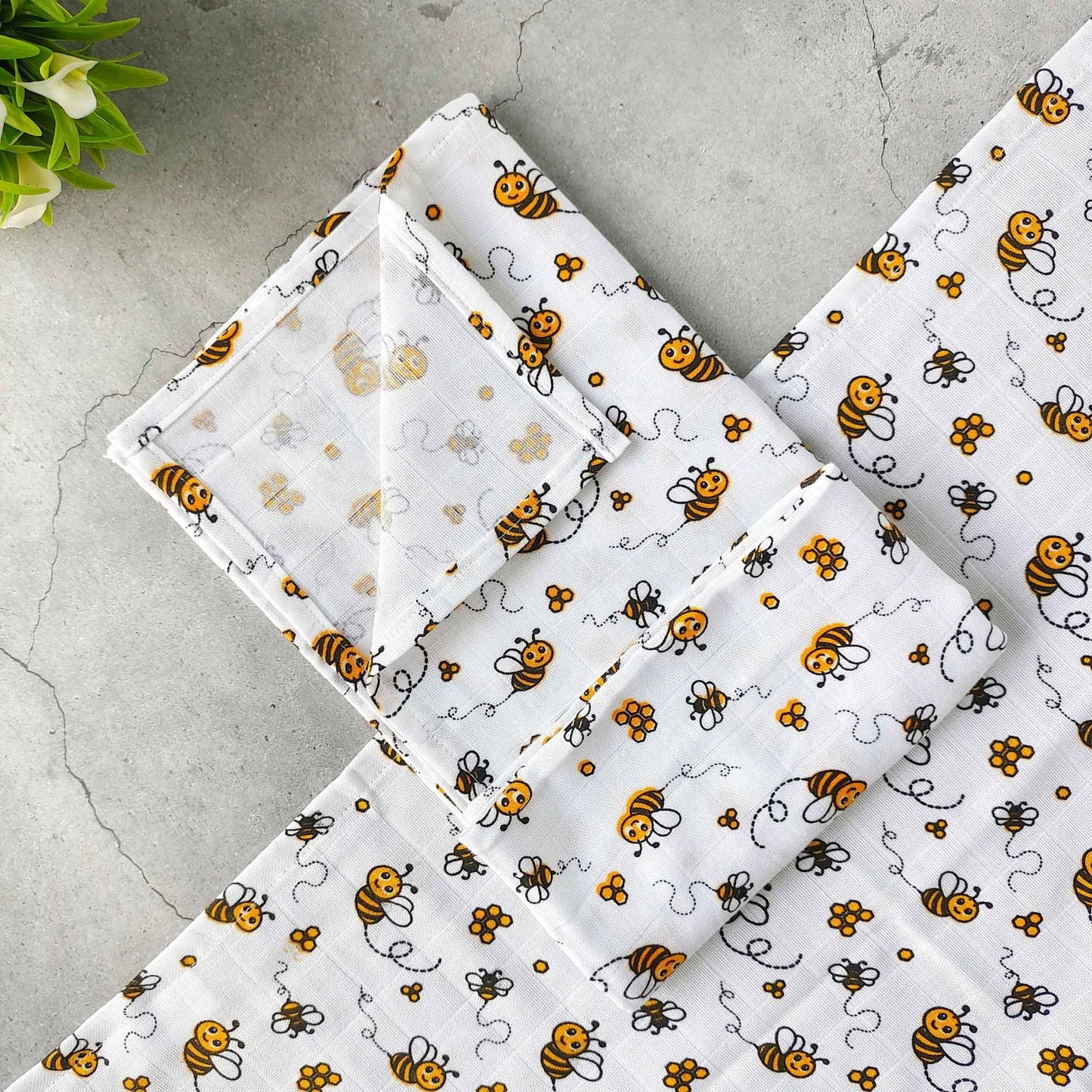 Muslin Bath towel 70*70 cms- Honeybees