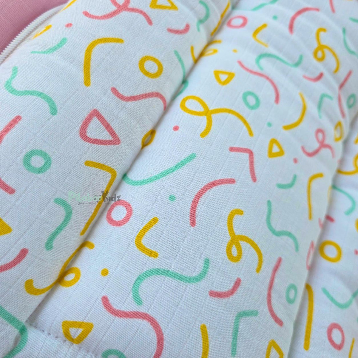 Muslin Carry Bed - Doodles & Pink